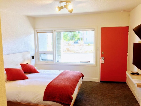 Heliotrope Hotel image 20