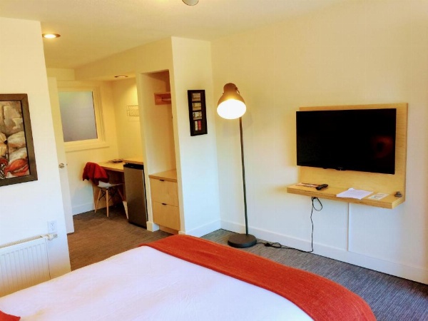 Heliotrope Hotel image 21