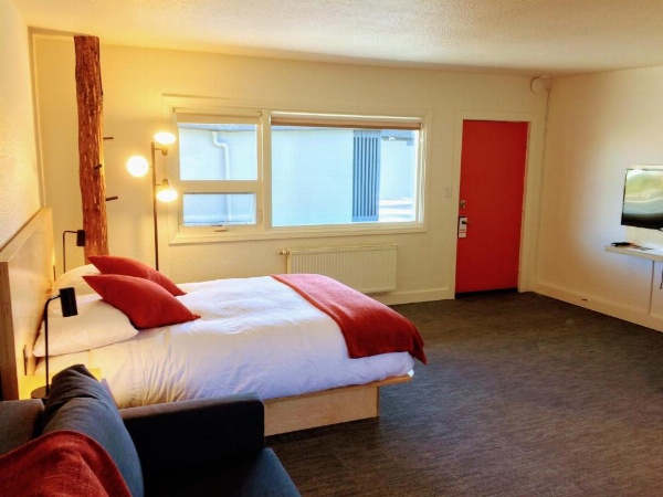 Heliotrope Hotel image 25