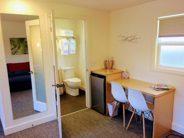 Heliotrope Hotel image 27