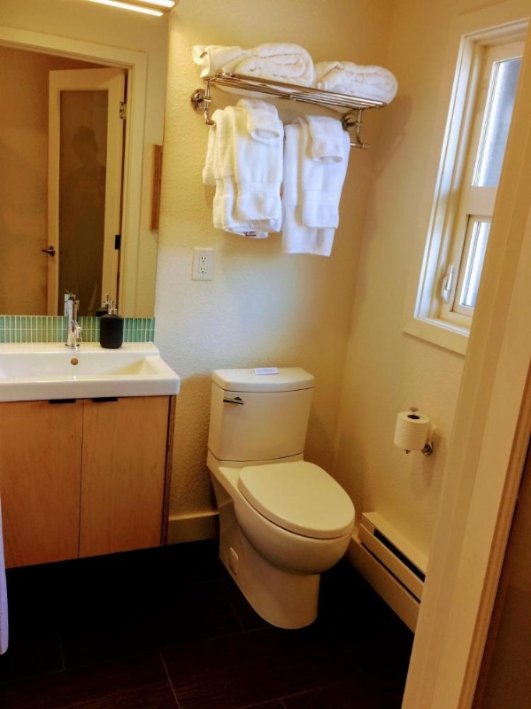 Heliotrope Hotel image 31