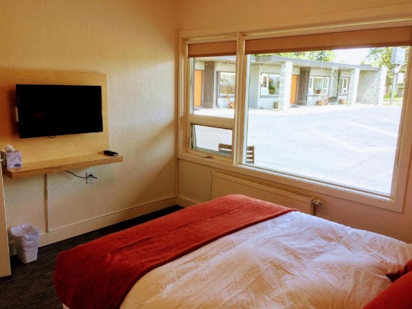 Heliotrope Hotel image 39