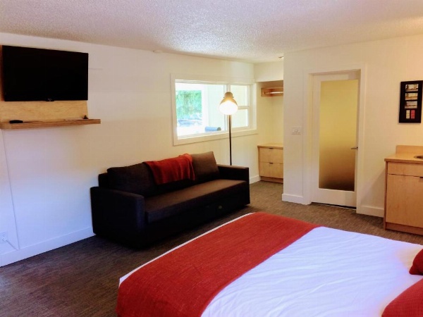 Heliotrope Hotel image 40