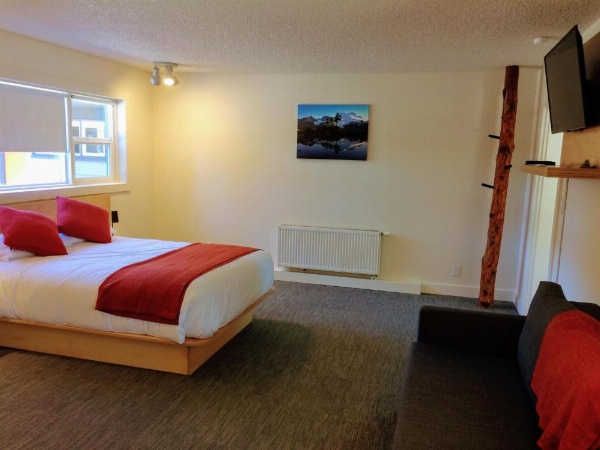 Heliotrope Hotel image 43