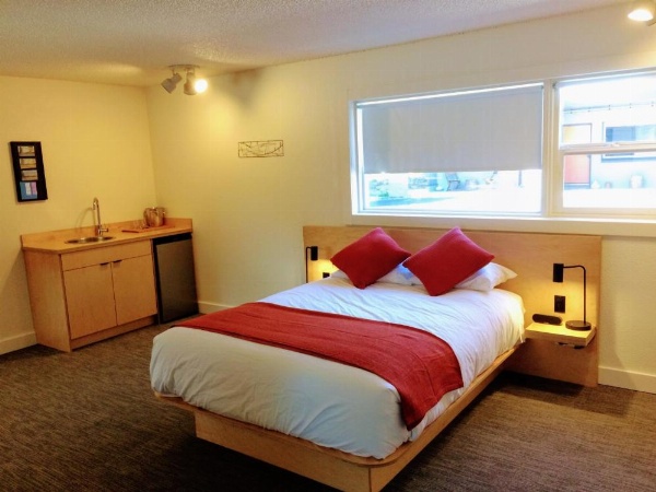 Heliotrope Hotel image 46