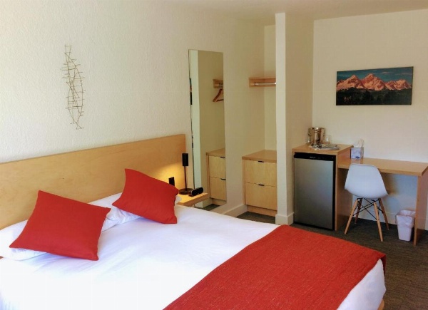 Heliotrope Hotel image 47