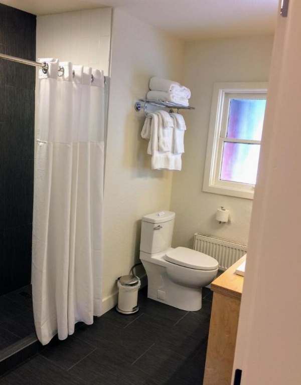 Heliotrope Hotel image 48