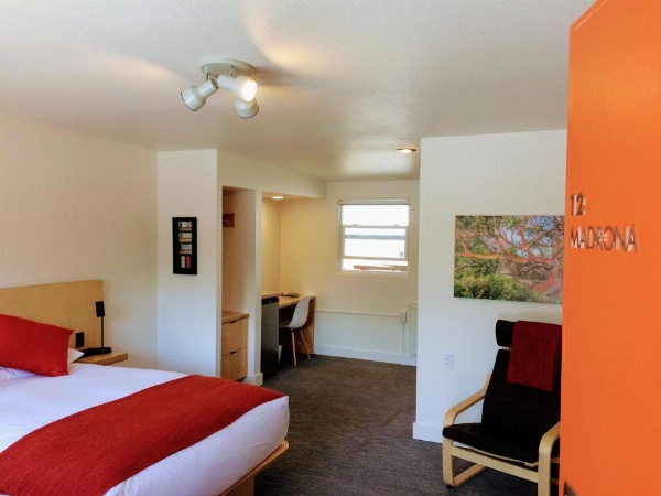 Heliotrope Hotel image 58