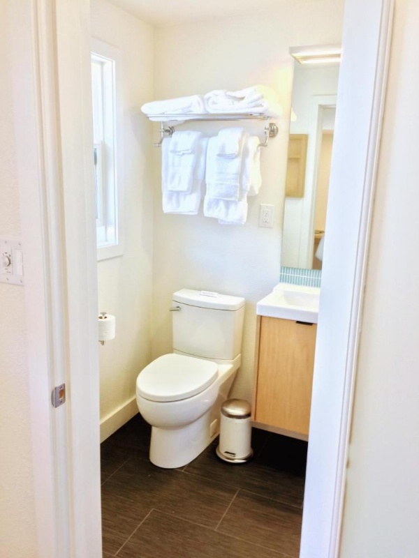 Heliotrope Hotel image 64