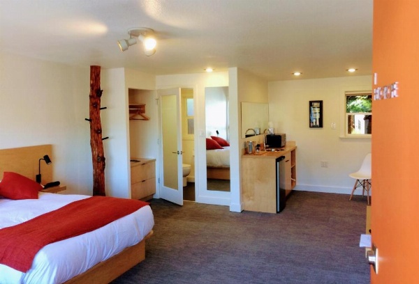 Heliotrope Hotel image 7